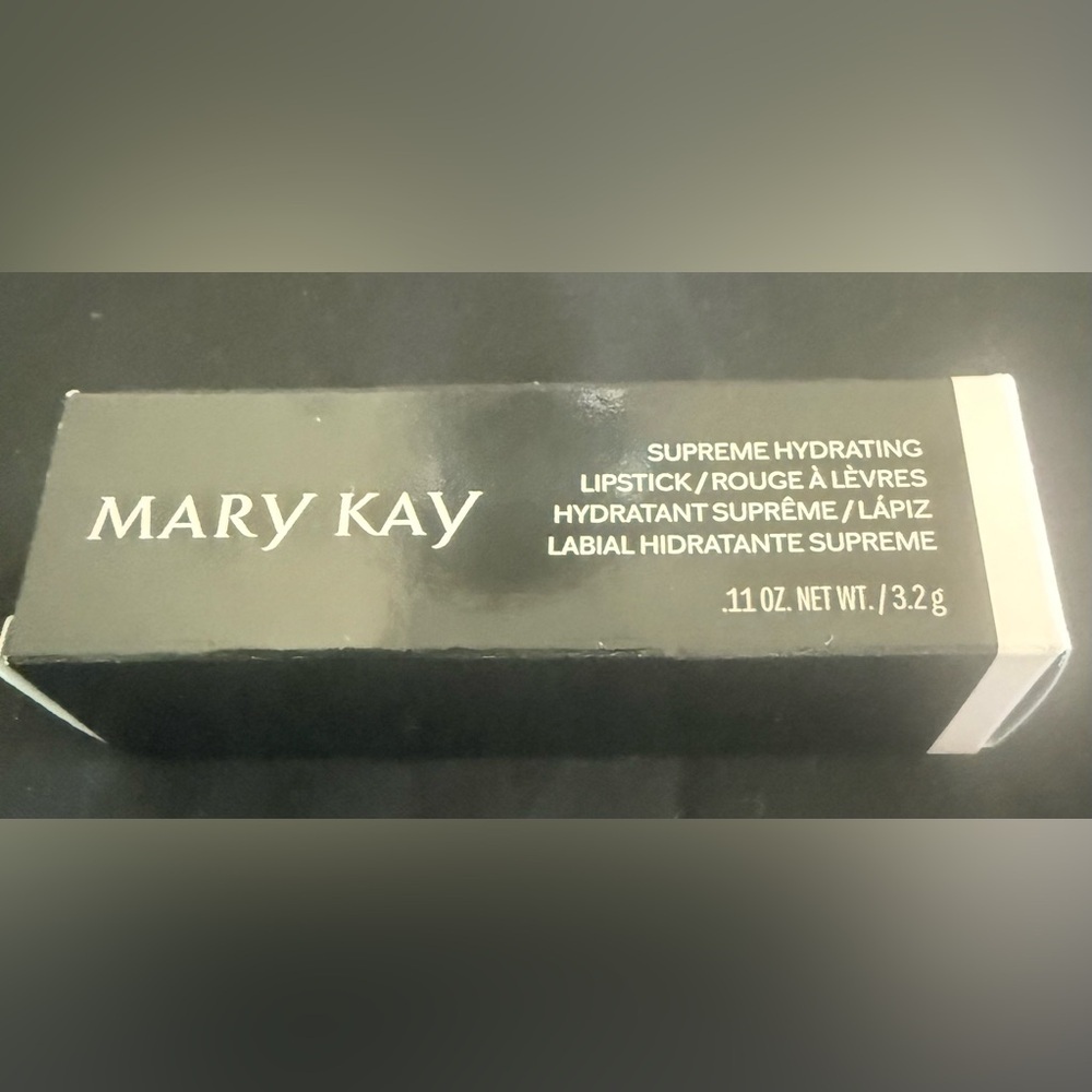 Mary Kay Supreme Hydrating Lipstick - Poetic Pink - New in Box